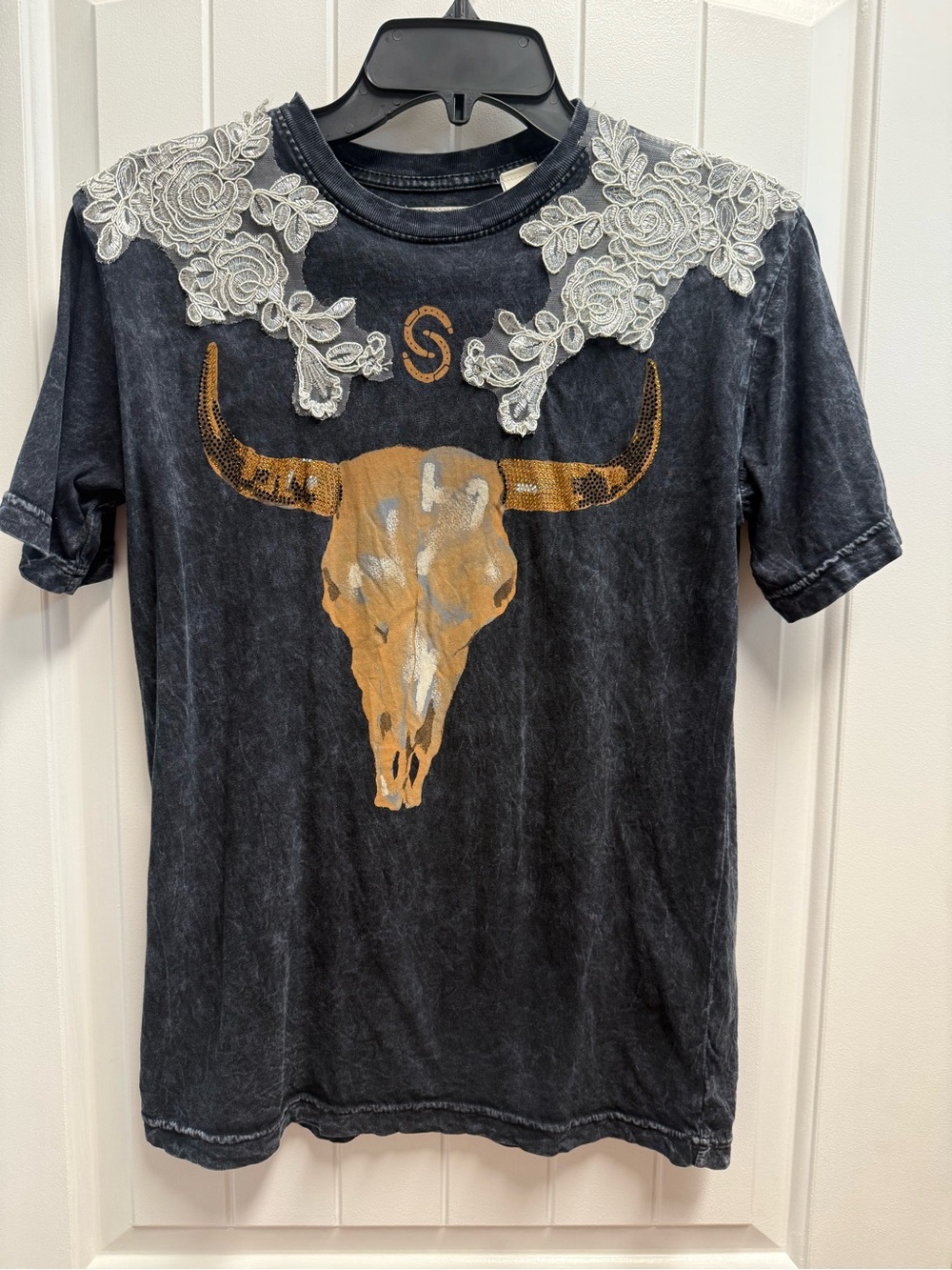Sterling and Stitch Women’s NWOT Western Skull Shirt With Lace Womens X-Small